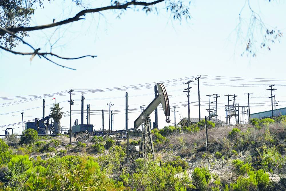 أسعار النفط تصعد.. و«برنت» يلامس 82 دولاراً للبرميل