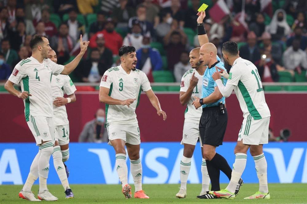 حكم نهائي كأس العالم يقود قمة الأهلي وبيراميدز