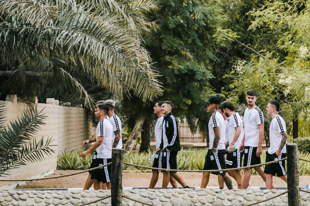 قطبا السوبر الأرجنتيني يزوران قصر المويجعي وواحة العين