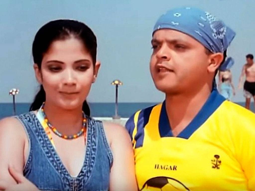 محمد هنيدي ومنى زكي في الجزء الأول من الفيلم