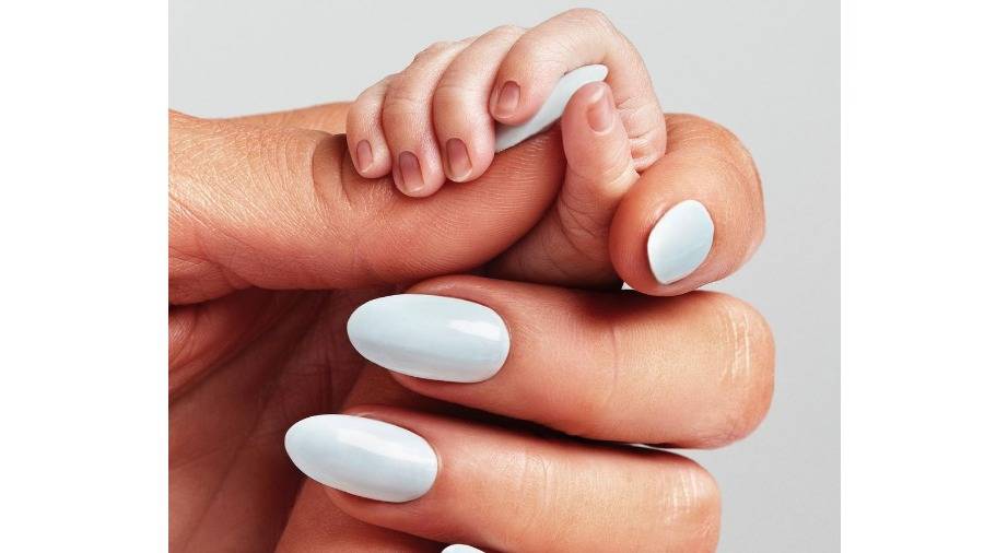 باريس هيلتون ترزق بطفلها الأول من «أم بديلة»