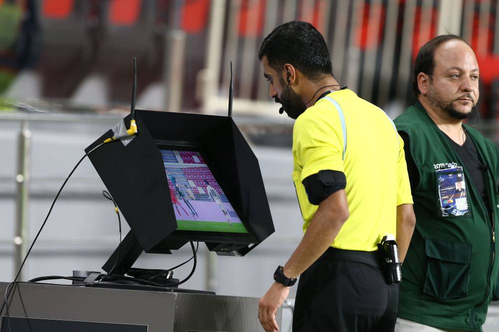 مدرب الجزيرة لايستوعب قرارات التحكيم
