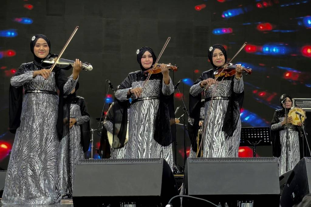 الفرقة النسائية
