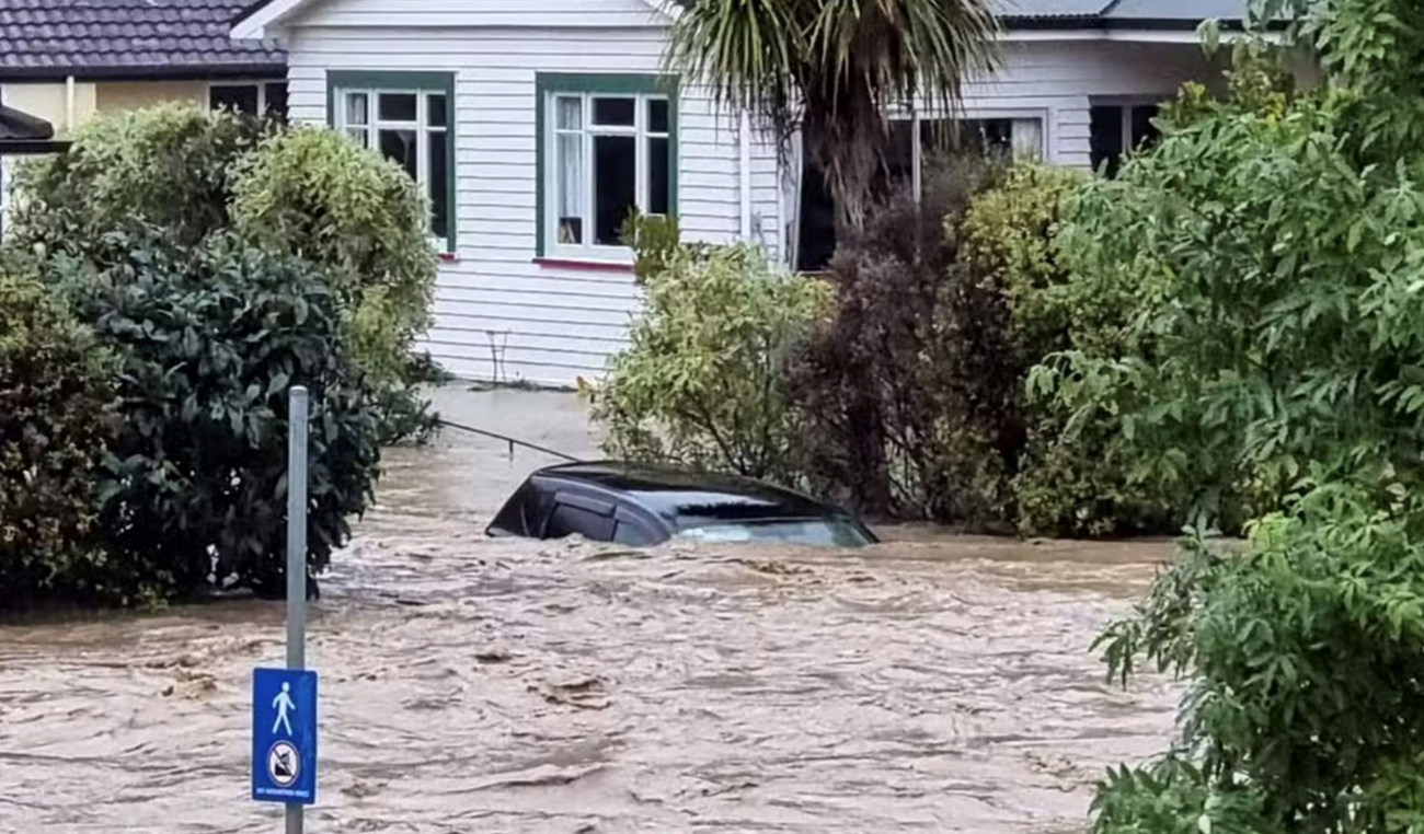 أوكلاند في نيوزيلندا تستعد لوصول العاصفة «جابرييل»