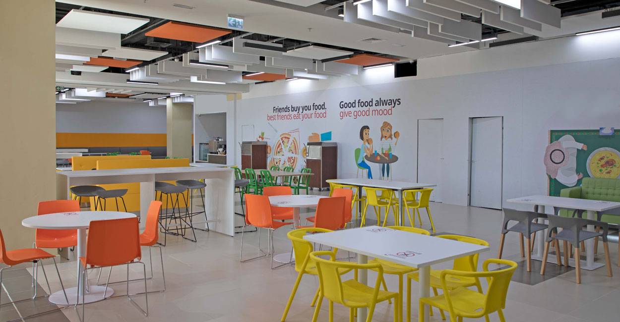 جانب من إحدى صالات الطعام في جامعة بأبوظبي