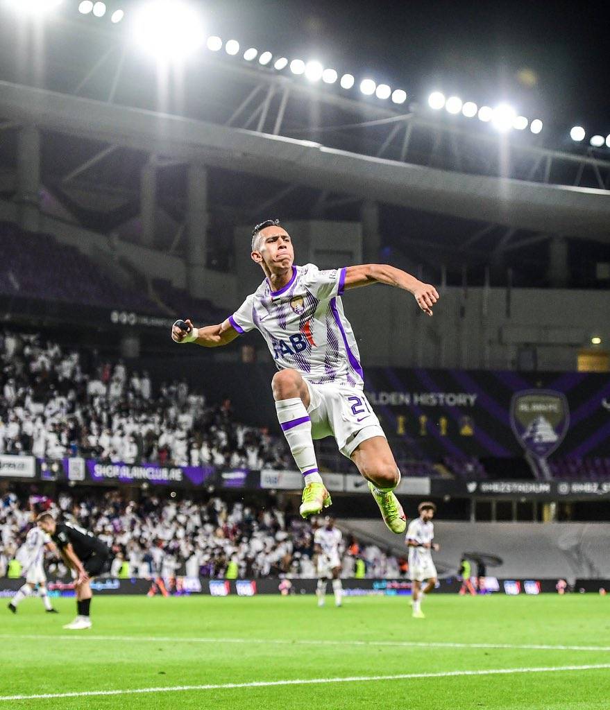 سفيان رحيمي يحتفل بهدفه في الجزيرة