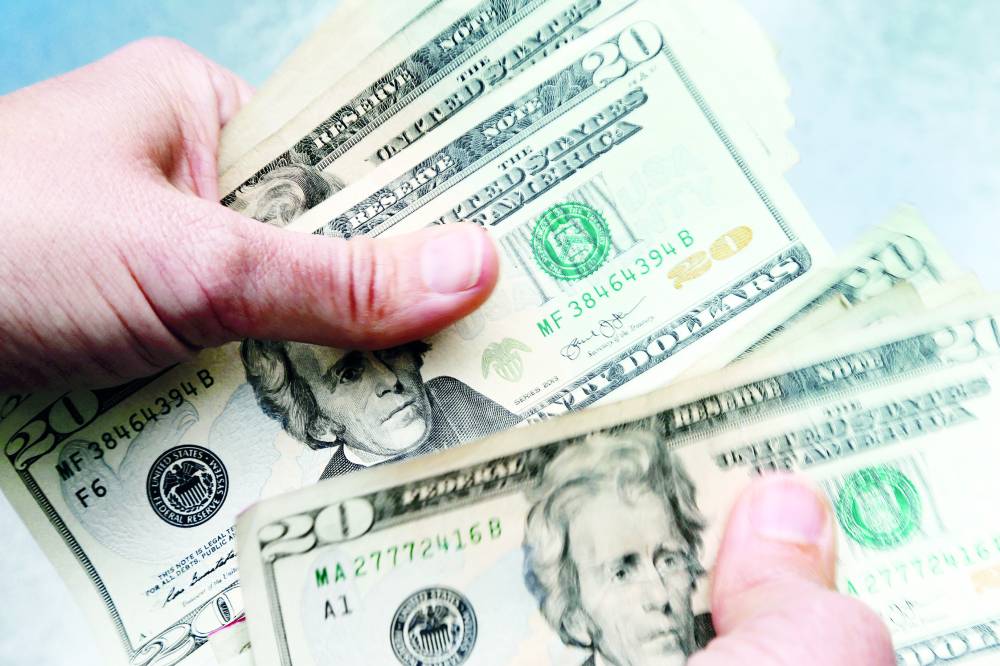  الدولار ينخفض مع استبعاد المستثمرين خطر حدوث ركود