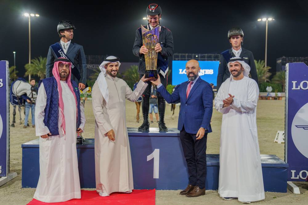 سلطان بن أحمد يتوج البطل بحضور عبدالله بن ماجد 