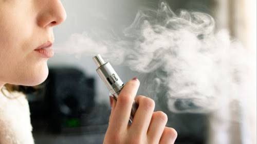 تحذير للحوامل.. نكهات سجائر إلكترونية تزيد خطر الإجهاض