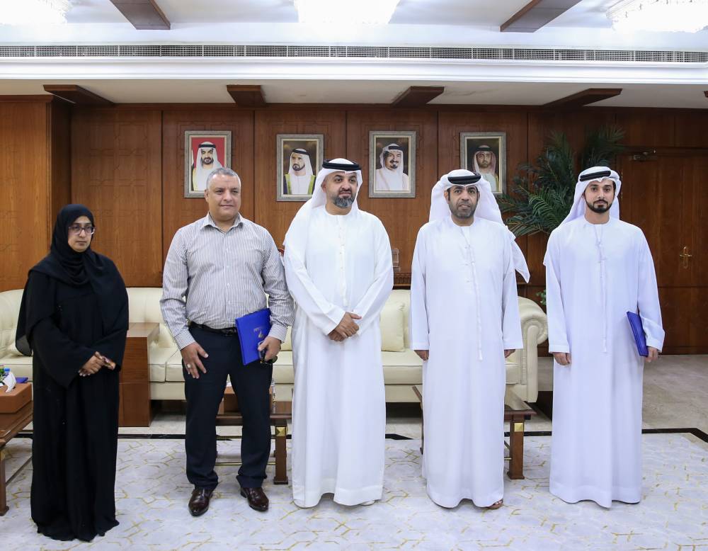 خلال تكريم أصحاب المقترحات من المتعاملين