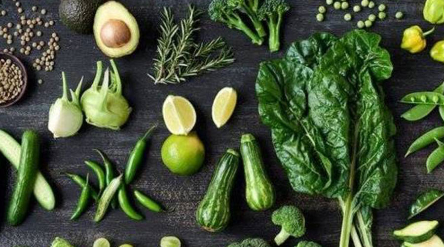 الخضراوات الورقية تحسّن الهضم وتحمي القلب في رمضان