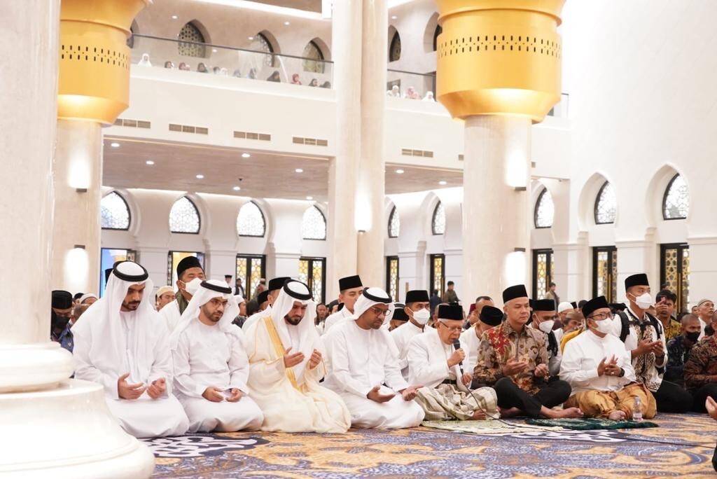 معروف أمين وجانب من حضور الاحتفالية 