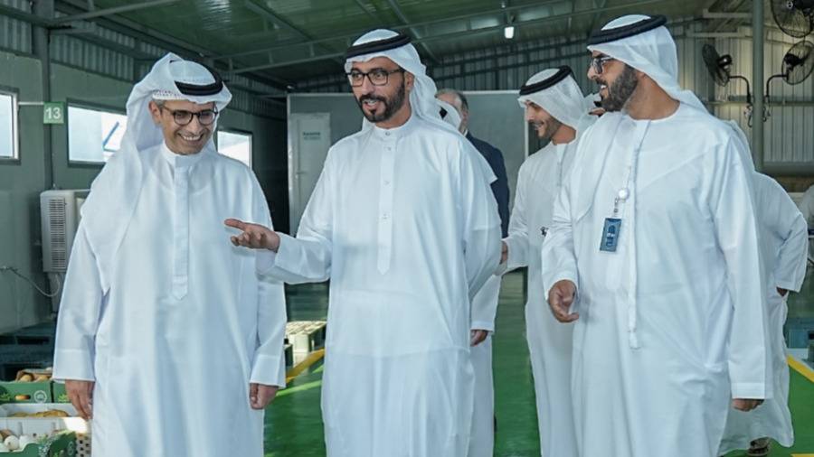 بتوجيهات منصور بن زايد.. افتتاح «سوق المزارعين» للبيع بالجملة في ميناء زايد