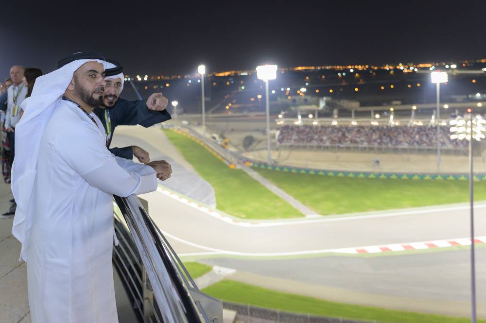 سيف بن زايد يحضر فعاليات سباق «الفورمولا 1» 2023 في البحرين