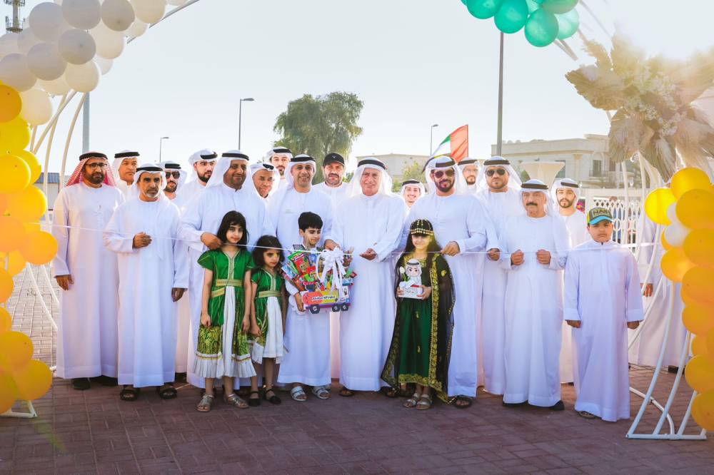 المهيري وعدد من المسؤولين والحضور خلالال الافتتاح