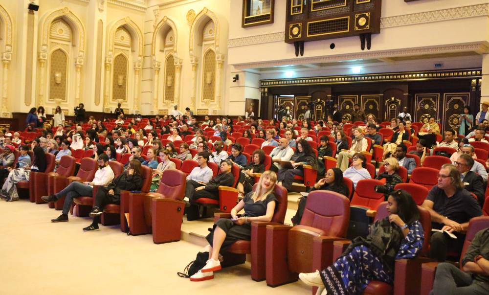 حور القاسمي: نبحث العلاقة بين الفن والسياسة