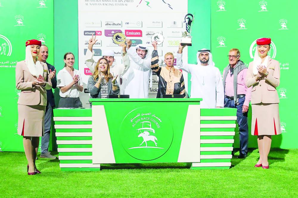 خلال تتويج الفائزين