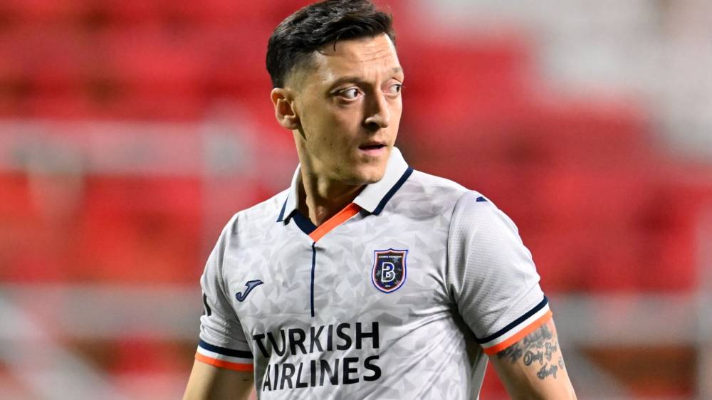 رسمياً.. مسعود أوزيل يعلّق حذاءه نهائياً