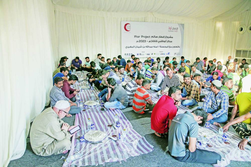 تعاون المحسنين زاد مستهدفات الحملة إلى إفطار مليون صائم
