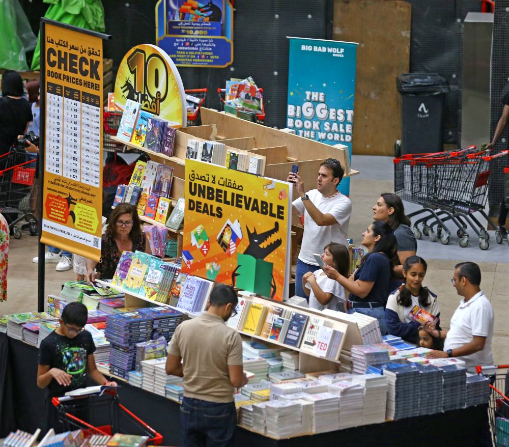 جانب من المعرض 
(تصوير: صلاح عمر)