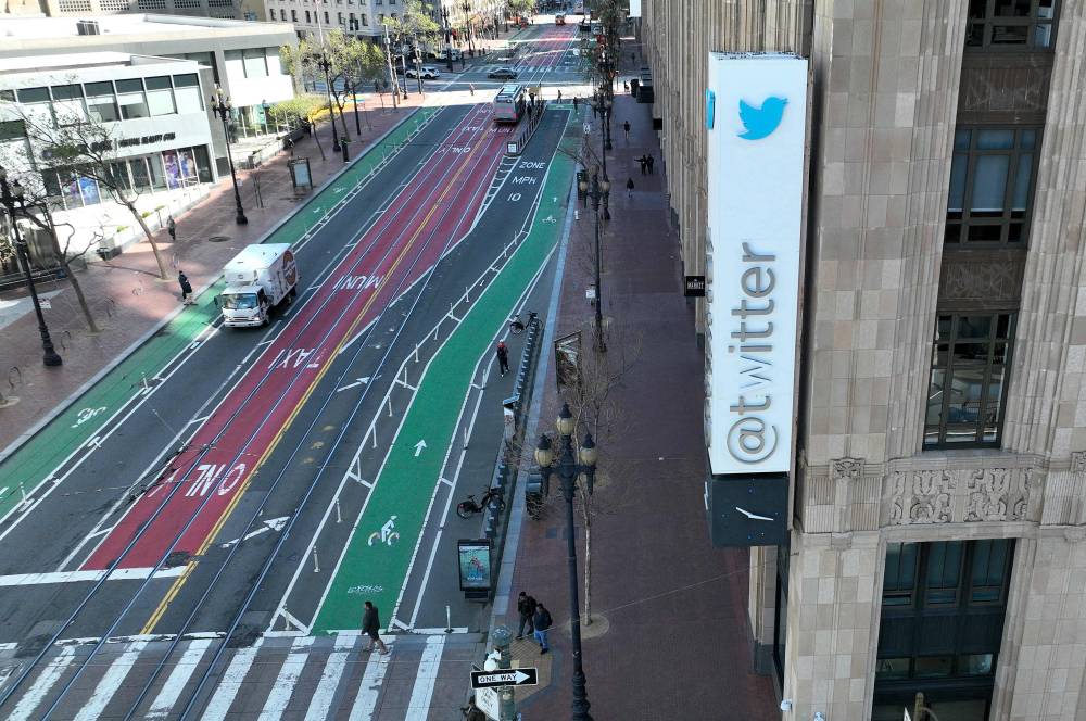 توقعات بانخفاض إيرادات «تويتر» 28% في 2023