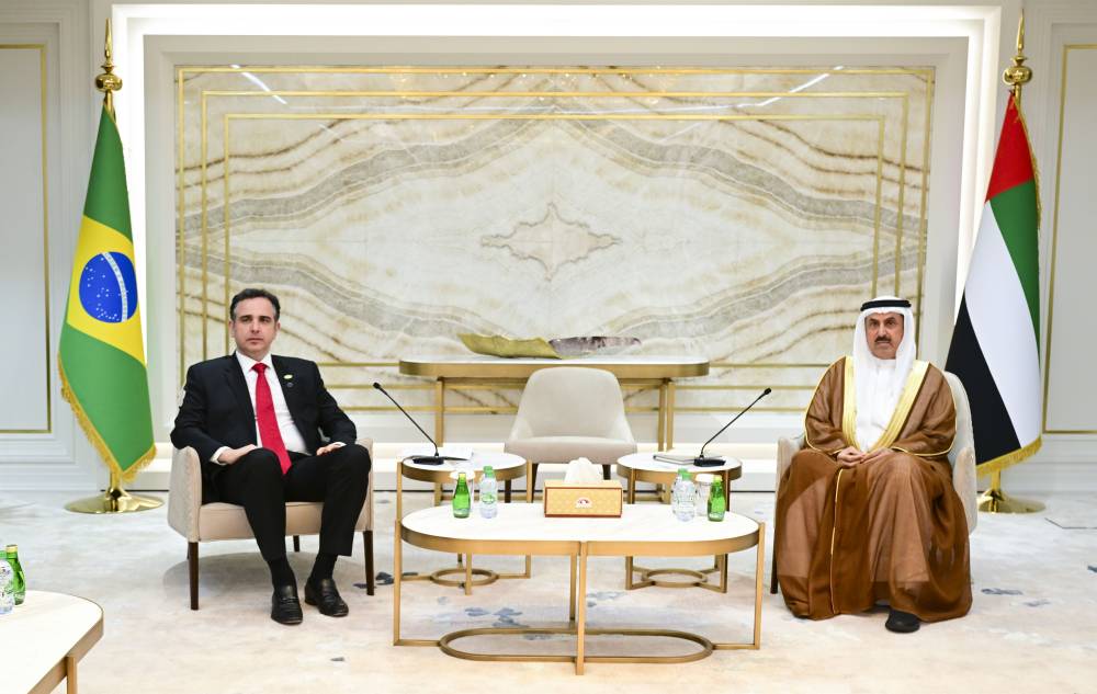 صقر غباش ورئيس مجلس الشيوخ البرازيلي يبحثان تعزيز وتفعيل العلاقات البرلمانية