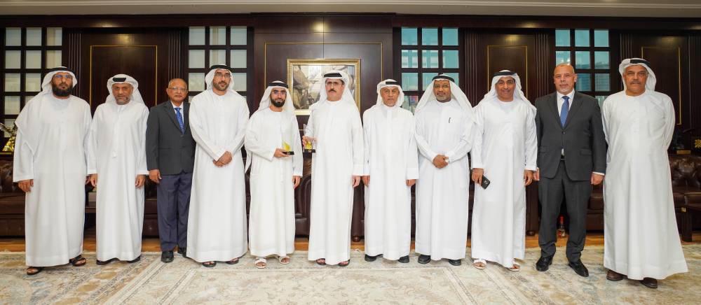 سعيد الطاير يتسلم الجائزتين