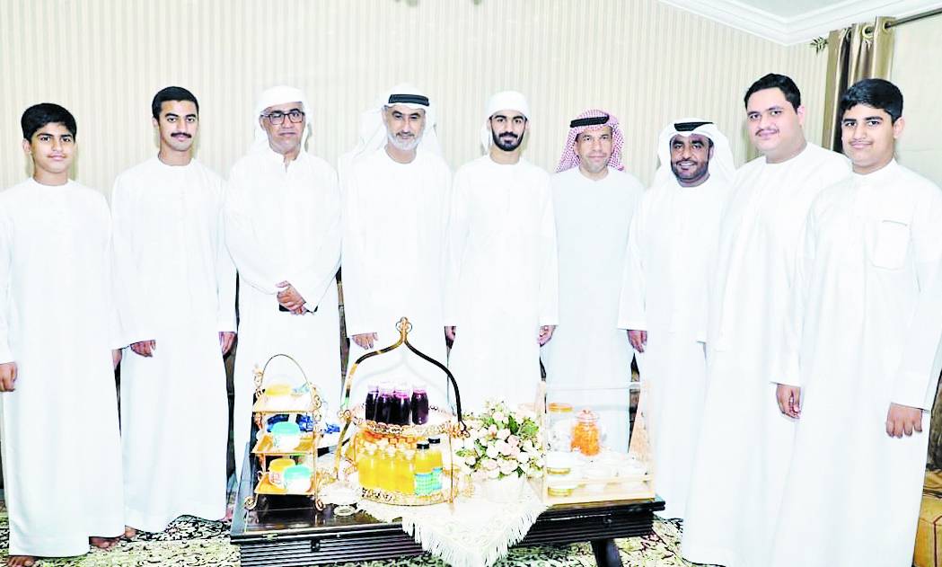 إبراهيم سعيد ومسؤولو النادي في لقطة تذكارية مع الوتري