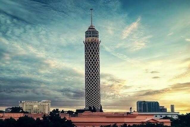 التحقيق مع شاب حاول الانتحار من أعلى برج القاهرة