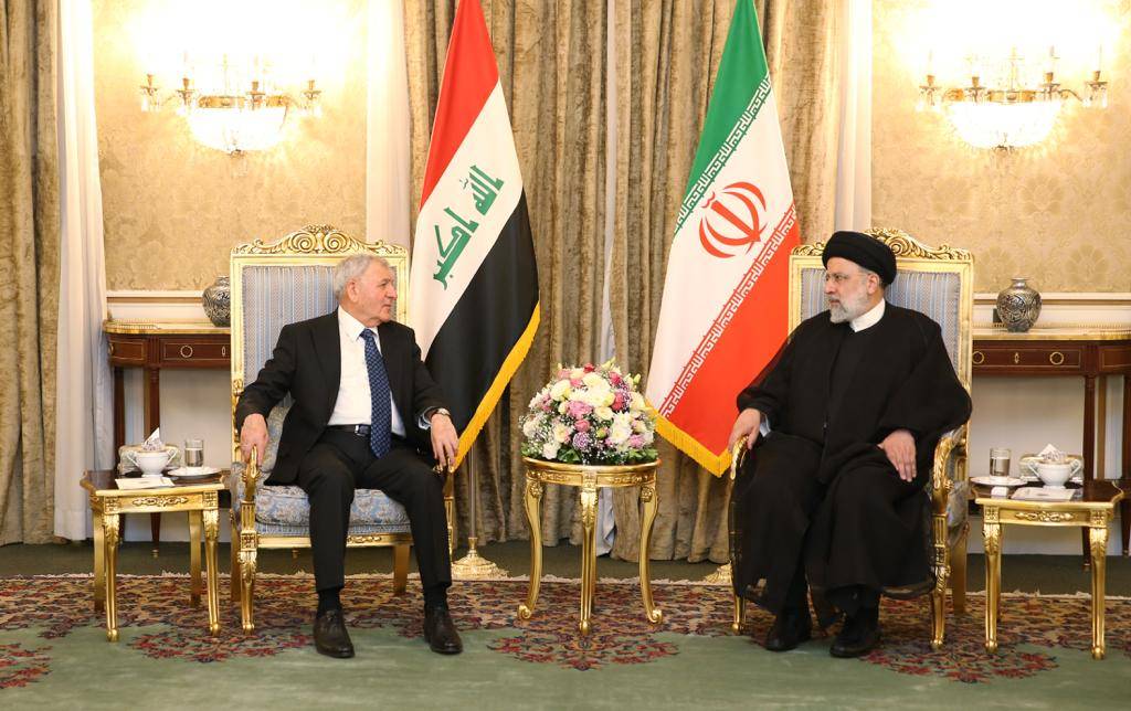 4-الرئيس الإيراني رئيسي خلال است	قباله نظيره العراقي عبد اللطيف ر	شيد (الخليج)