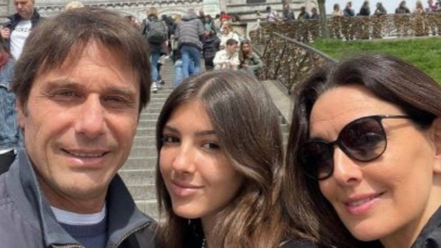 كونتي يتنزه في باريس .. وبطاقات ريتشارليسون أكثر من أهدافه