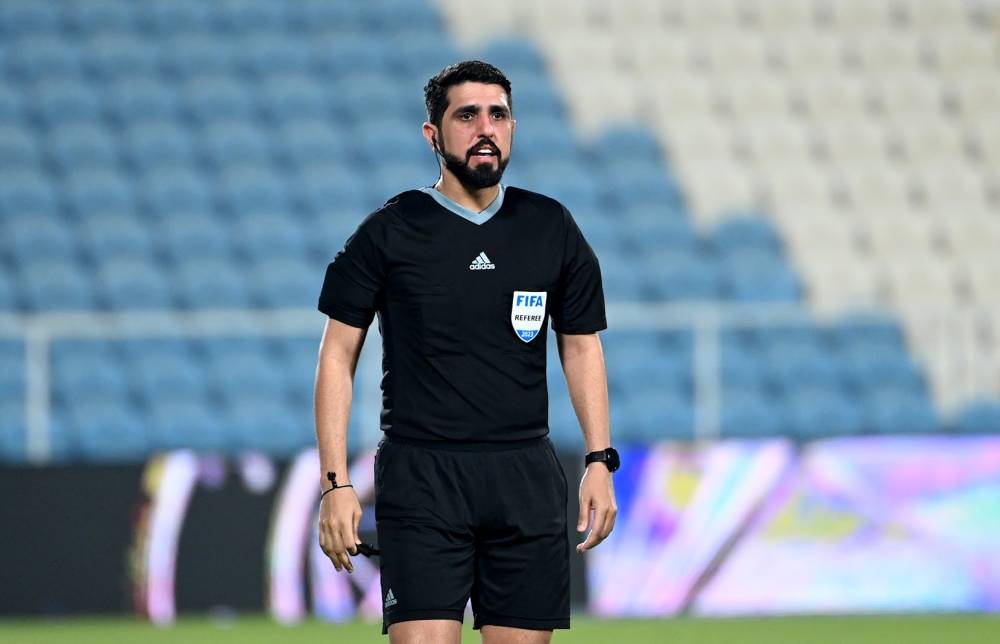 مشاركات دولية وعربية لقضاة الملاعب