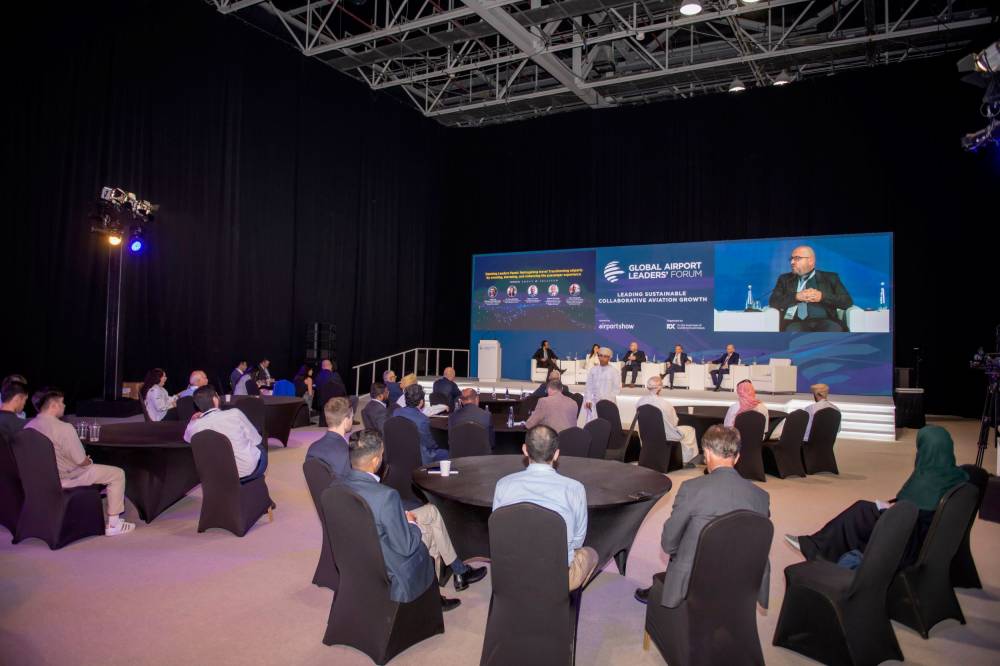 «إياتا»: دبي وأبوظبي تقودان تعافي حركة الطيران