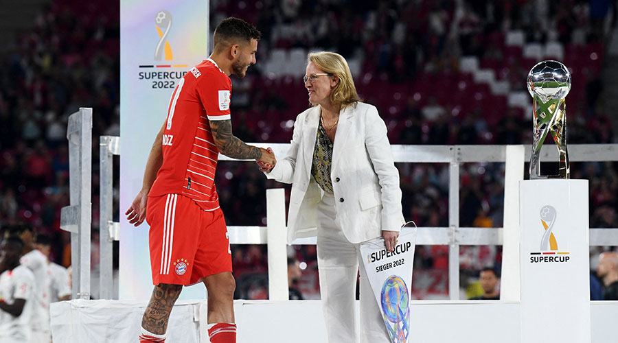  هيرنانديز بعد حصد لقب السوبر الألماني 