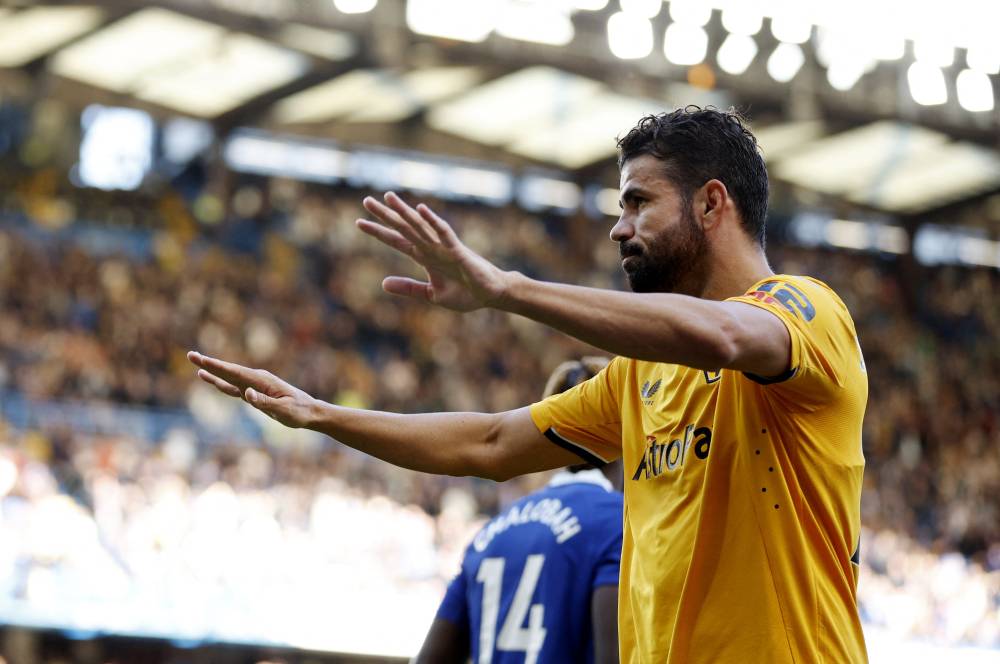 كوستا وموتينيو يودعان الذئاب