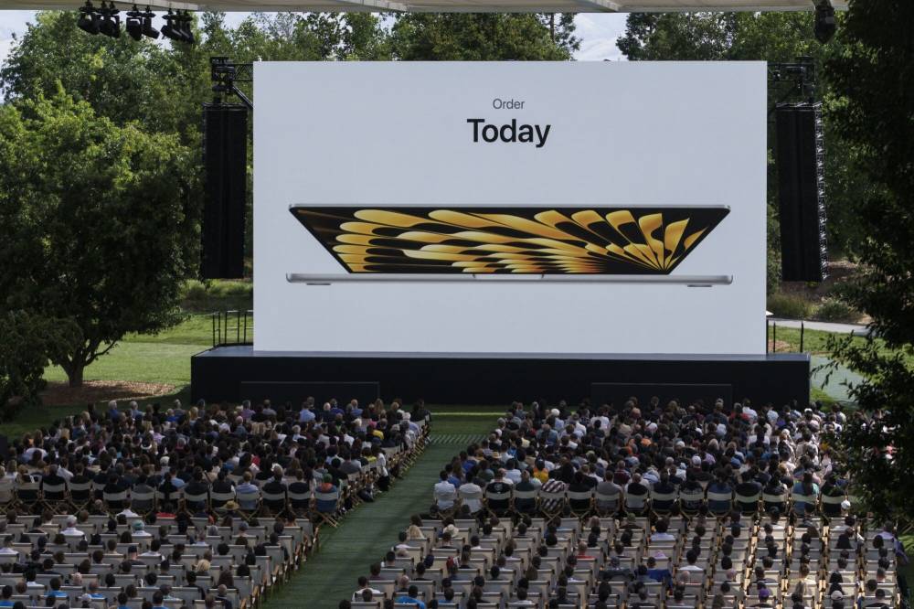 «ماك بوك اير».. أحدث ابتكارات أبل في الكمبيوتر المحمول