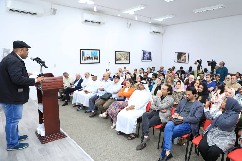 قصائد تستظل بالحب في بيت الشعر