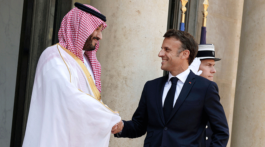محمد بن سلمان وماكرون يدعوان إلى إنهاء الفراغ السياسي بلبنان