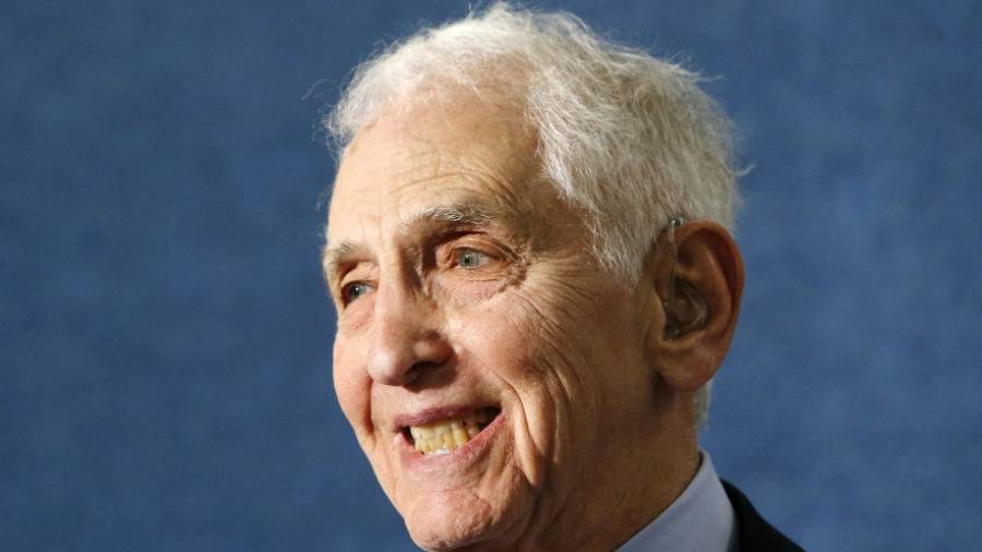 وفاة مسرب «أوراق البنتاغون»