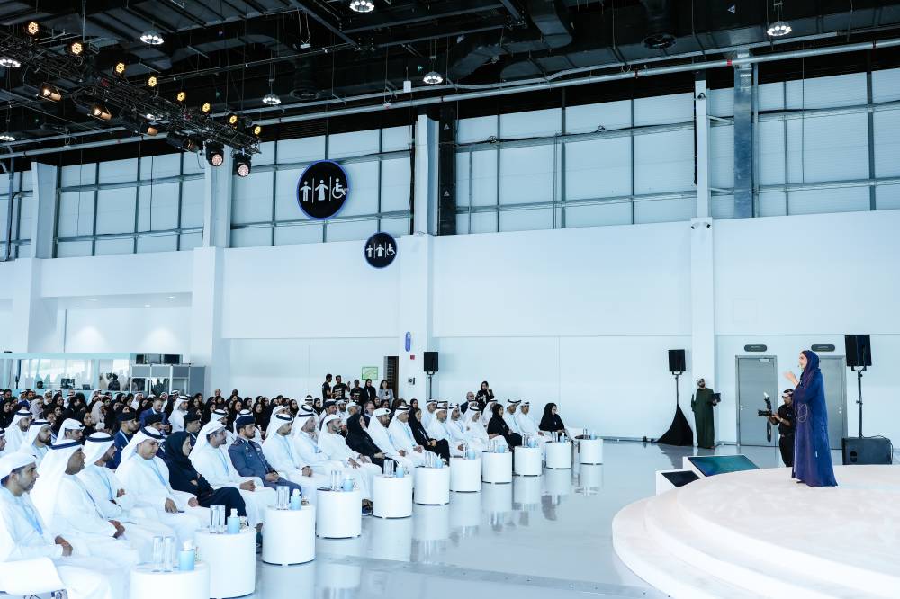 بثينة المزروعي متحدثة خلال الدورة 