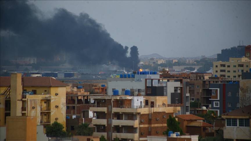 سحب الدخان تغطي سماء العاصمة السودانية الخرطوم جراء الاشتباكات بين الجيش والدعم السريع 
