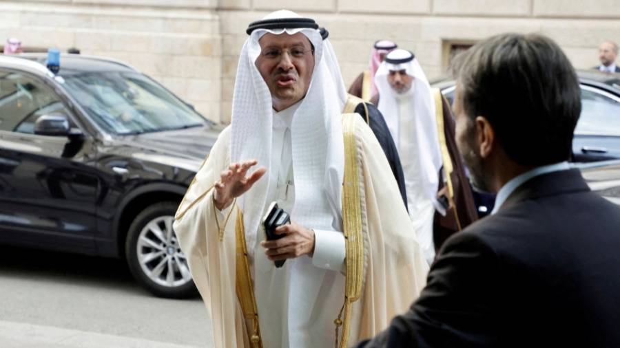 وزيرا النفط الإيراني والطاقة السعودي يجتمعان في فيينا