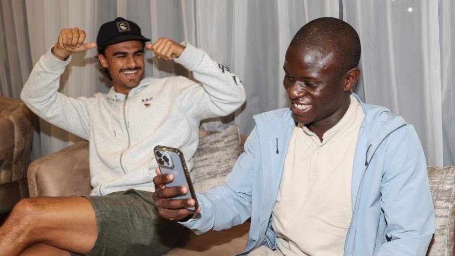 اتحاد جدة يطلق تدريباته بمشاركة بنزيمة وكانتي وغوتا