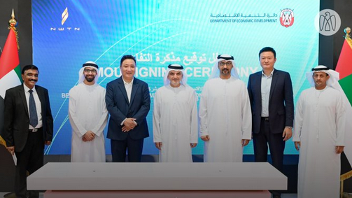 خلال توقيع الاتفاقية بحضور راشد عبد الكريم البلوشي