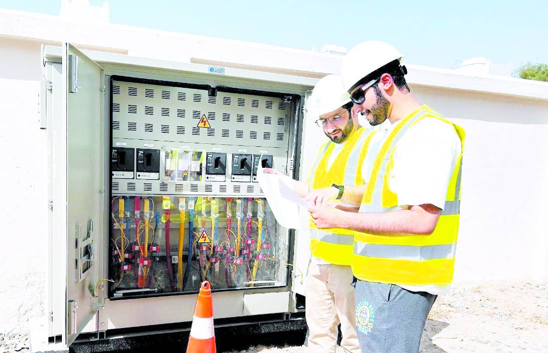خلال توصيل التيار الكهربائي لمشروع 