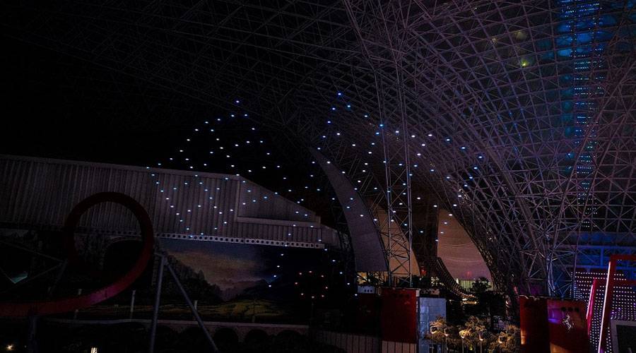 «عالم فيراري أبوظبي» تقدم أجمل عروض طائرات الدرون