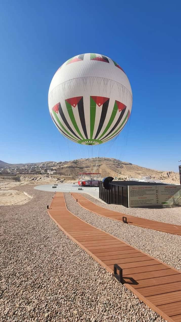 خلال تشغيل مشروع المنطاد في البتراء