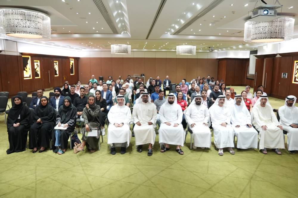 الشرطة السياحية بدبي تعزز التوعية بخدماتها لموظفي 9 فنادق بجبل علي
