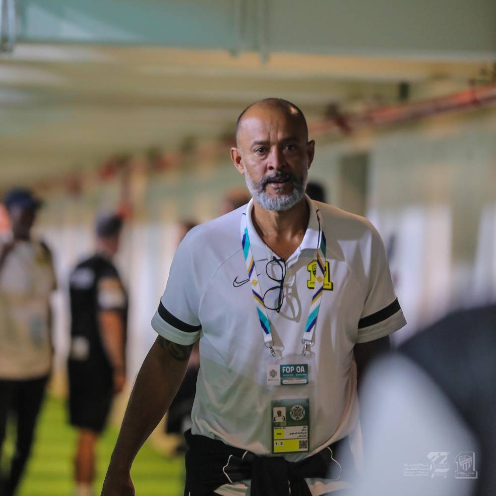 مدرب اتحاد جدة يؤكد وجود مشكلة مع حمدالله