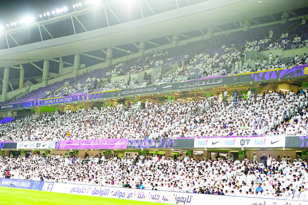 جمهور العين الكبير في استاد هزاع